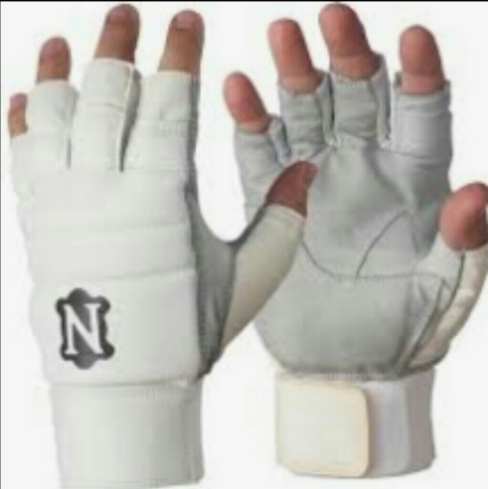 Neumann football workout leather gloves halffinger Medium/Large